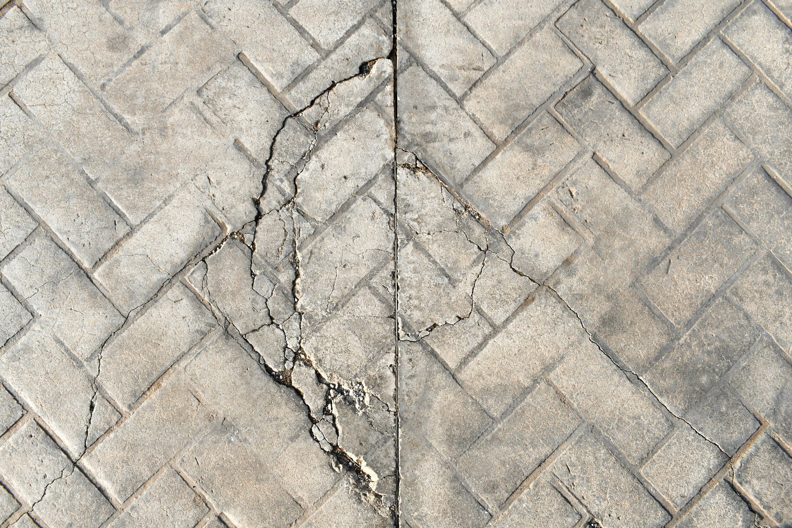 Sol ancien maison Armentières Nord carreaux ciment fissurés moquette usée remplacement revêtement artisan PDN Renov 59280 rénovation intérieure